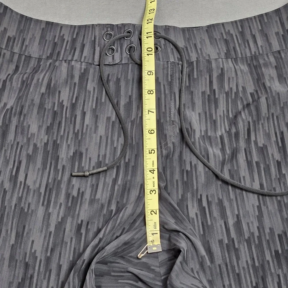 Lululemon Board Shorts Men's 36 Swim Trunks Unlined No Mesh Gray‎ Striped